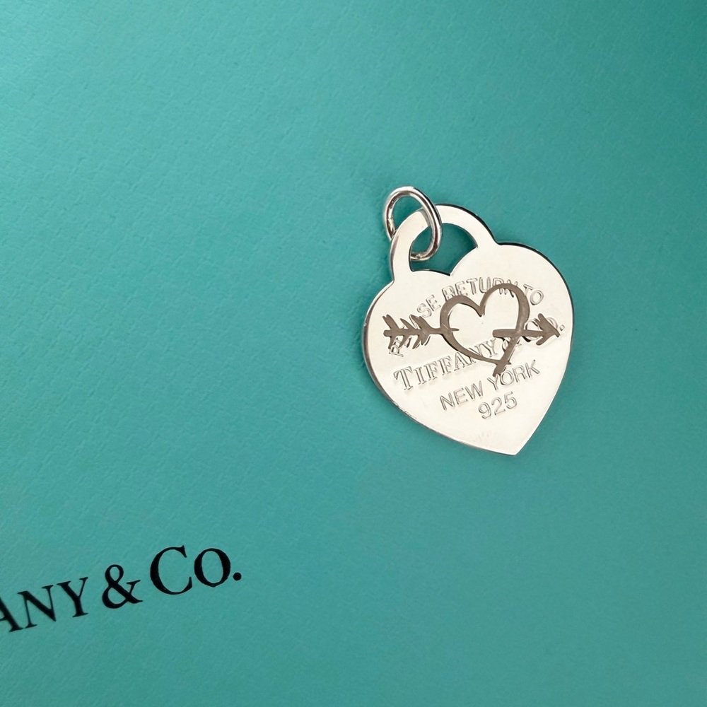 Tiffany & Co. New rtt large etched heart charm sterling silver